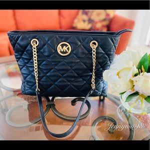 Michael kors L black quilted leather shoulder bag